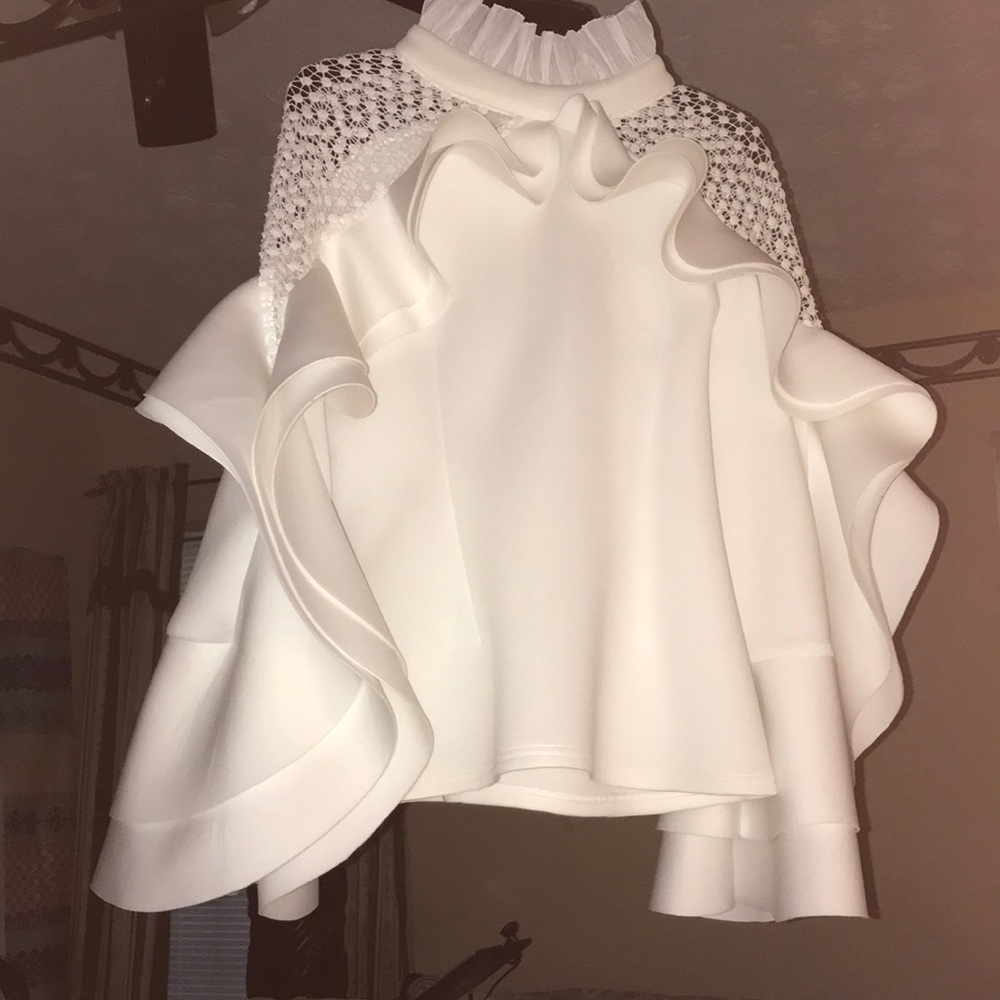 Oversized Lace and Ruffles blouse - Picture 2 of 7
